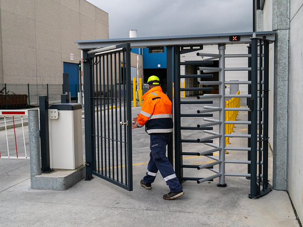 Posted hardware Alphatronics-REAZN-02.png