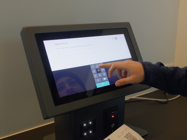 Manned access Alphatronics-REAZN-08.png